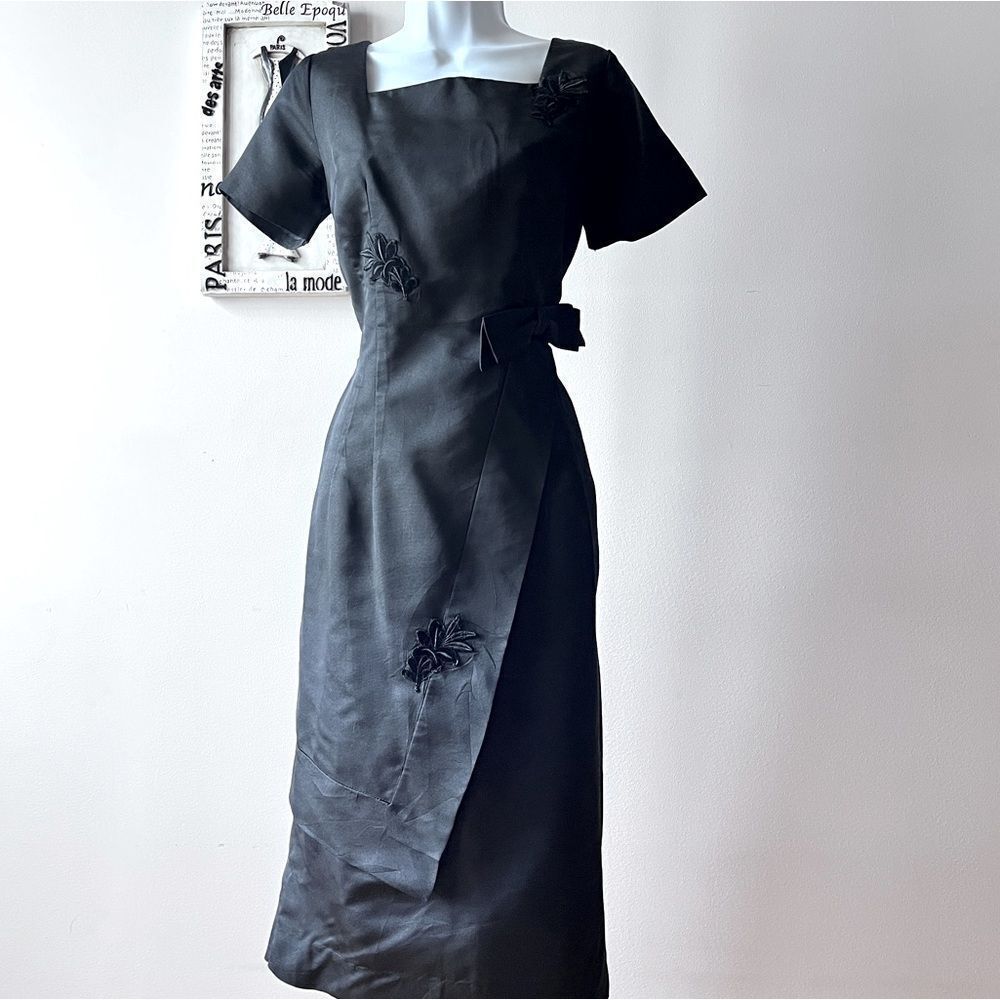 1960s Vintage Petty Hite Black Cocktail Midi Short Sleeve Appliqué Dress - Picture 1 of 13